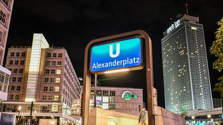 Der Eingang zum U-Bahnhof Alexanderplatz in Berlin-Mitte.