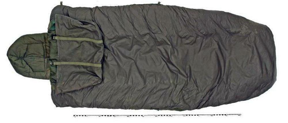 Die Polizei frage, wer Personen kennt, die einen solchen Schlafsack besessen haben. Wer hat Schlafsäcke dieser Art bei der Stadtmission oder bei vergleichbaren Einrichtungen gespendet?