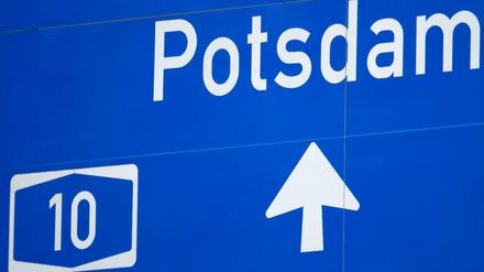 Ein Schild auf der A10 in Richtung Potsdam (Symbolbild).