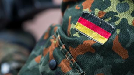 Gegen einen Soldaten der Bundeswehr wird in Berlin ermittelt.