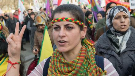 Hunderte Kurden demonstrierten bereits am Sonntag in Berlin gegen den Einsatz in Afrin. 