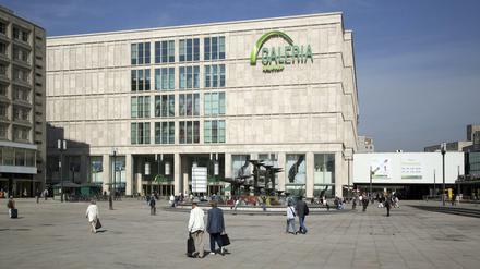 Die Galeria Kaufhof auf dem Berliner Alexanderplatz. (Archivbild)