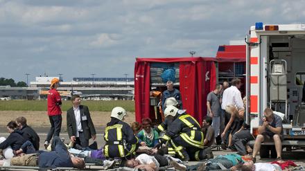 Den Notfall geprobt: Am Flughafen Schönefeld fand am Samstag eine Notfallübung statt - mit 100 Fahrzeugen und 650 Beteiligten.
