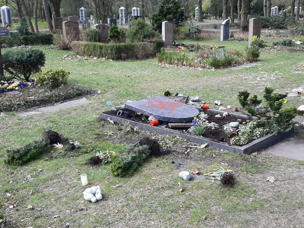 Das Grab von Uwe Lieschied wurde verwüstet.