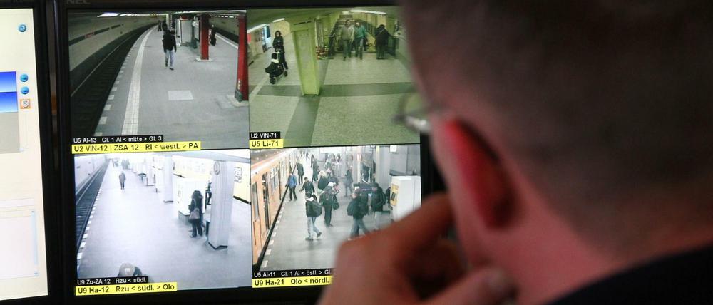 Nach Attacke in Berlin-Reinickendorf: Schläger aus U-Bahnhof stellen ...