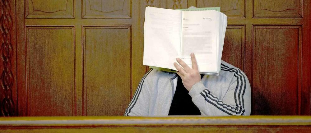 Der 31-jährige Nidal R. beim Prozessbeginn am 15.01.2014 auf der Anklagebank des Kriminalgericht Moabit.