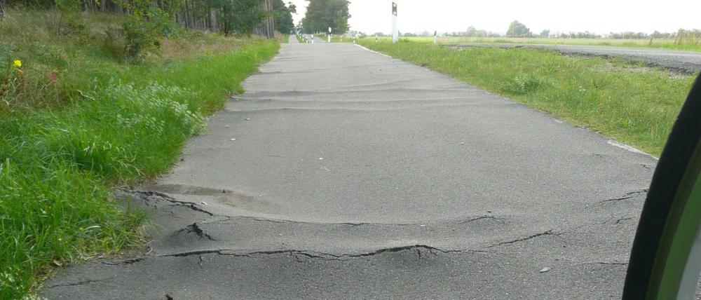 Havelradweg bei Götz: Durch Baumwurzeln zerstört.