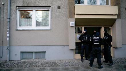 SEK Beamte der Berliner Polizei nach einer Hausdurchsuchung (Symbolbild.)