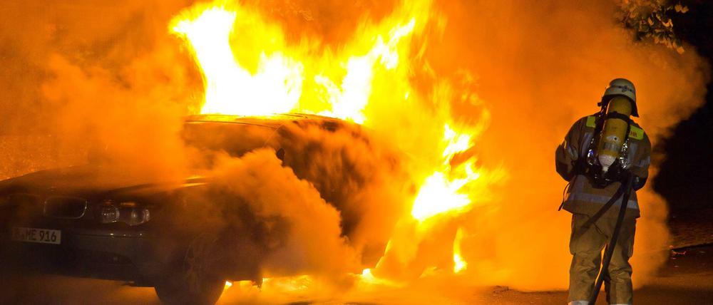 In der Nacht zu Montag sind in Blankenfelde, Marzahn und Hellersdorf Autos in Flammen aufgegangen.