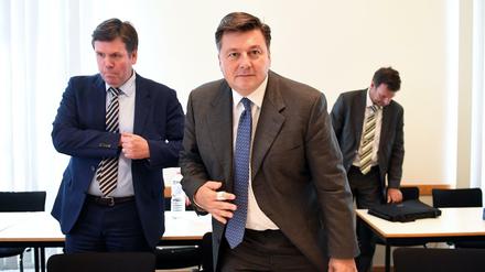 Berlins Innenstaatssekretär Torsten Akman (links) und sein Chef, Innensenator Andreas Geisel (beide SPD), bauen die Spitzen der Sicherheitsbehörden um.