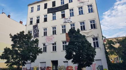 Das besetzte Haus in der Berlichingenstraße 12 in Moabit.