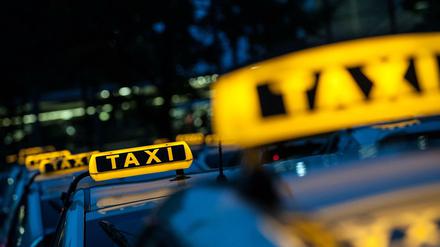 Die Angeklagten wollen in einer Bar in Tempelhof auf die Idee gekommen sein, Taxifahrer auszurauben.