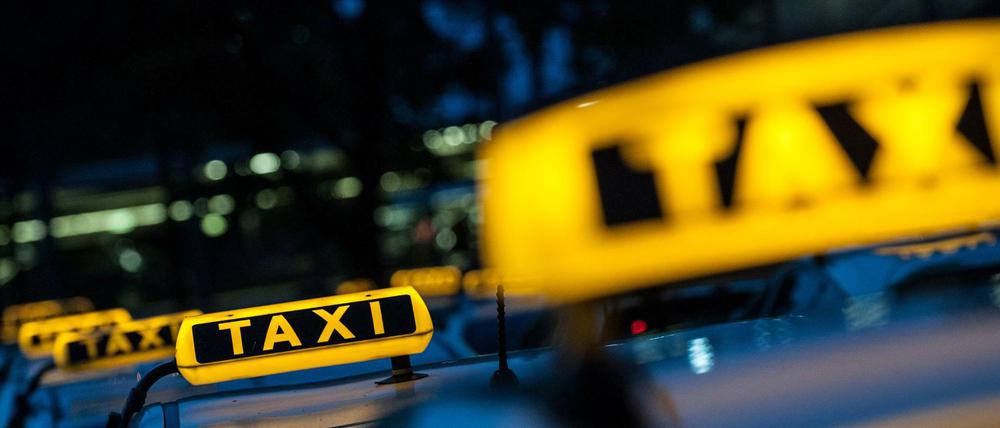 Die Angeklagten wollen in einer Bar in Tempelhof auf die Idee gekommen sein, Taxifahrer auszurauben.