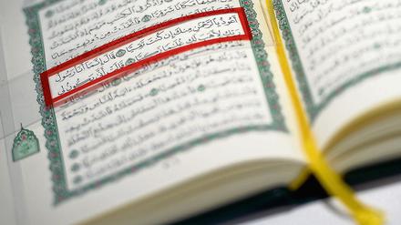 Ein Koran (Archivbild). Nach den Anschlägen von Brüssel verstärkt der sächsische Verfassungsschutz die Beobachtung von Islamisten. 
