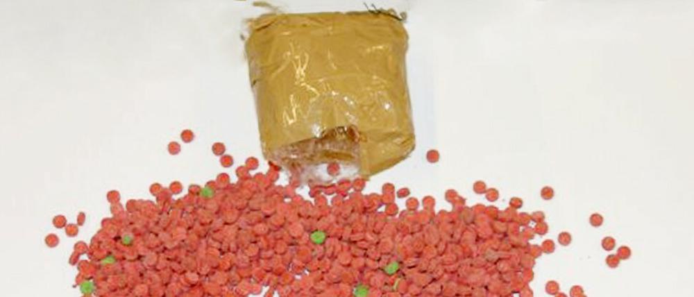 Yaba wird meist in Tablettenform gepresst. Die roten oder grünen Pillen kosten auf dem Markt etwa 30 Euro.