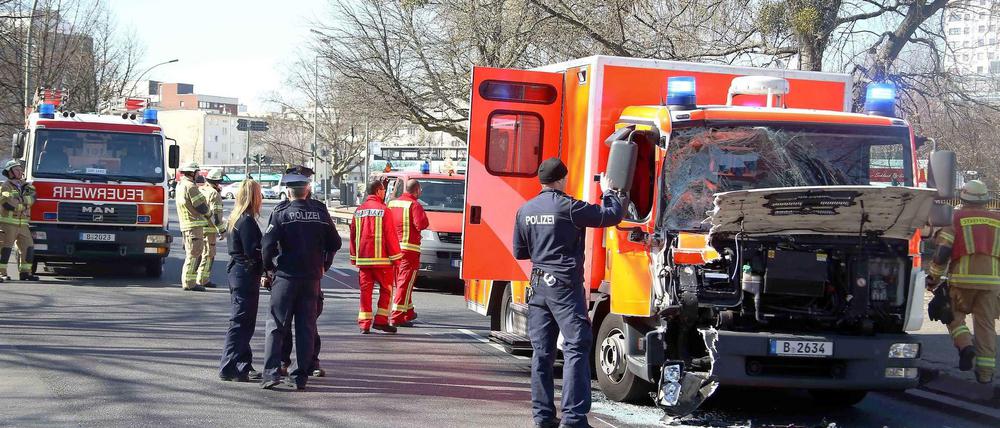 Beschädigt. Das millionenteure Stemo-Fahrzeug der Feuerwehr wurde in einen Unfall verwickelt. 