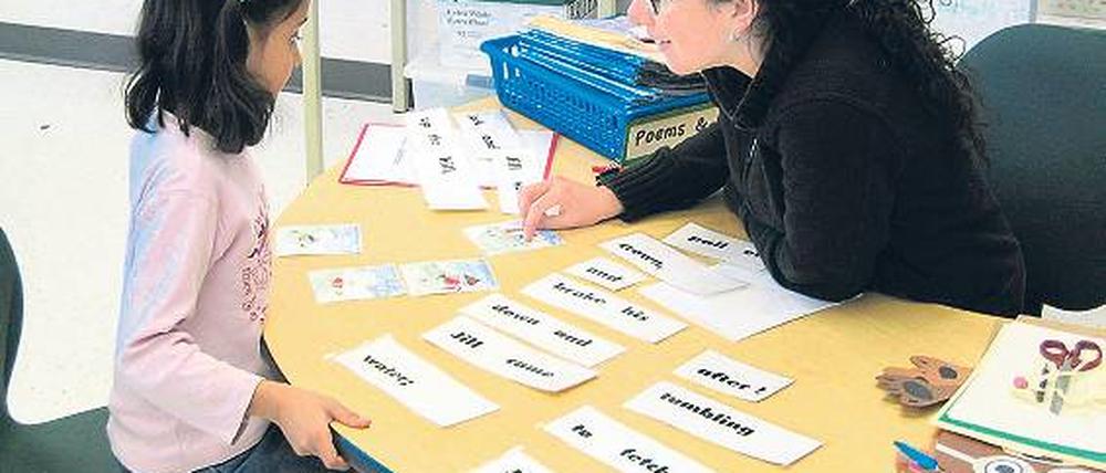 Kinder von Einwanderern bekommen in Kanada zusätzlich Sprachunterricht – so lange, bis sie gut genug Englisch sprechen, um dem regulären Unterricht zu folgen.