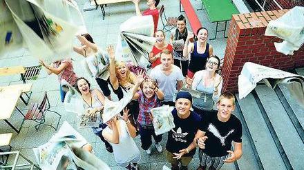 Die Teilnehmer und Teilnehmerinnen der Schüler-Sommerakademie im Tagesspiegel-Innenhof.