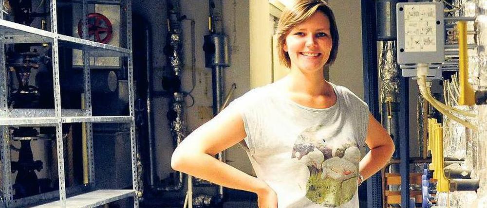 Melanie Saunar im Heizungskeller des Fichtenberg-Gymnasiums - und in ihrem Element.