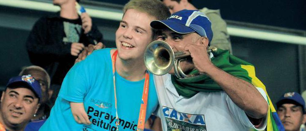 Zusammen stark. Zum Team der „Paralympics Zeitung“ gehört David Hock, 19 Jahre, aus Pinneberg – hier noch bei einem Testevent im Olympiastadion von Rio.
