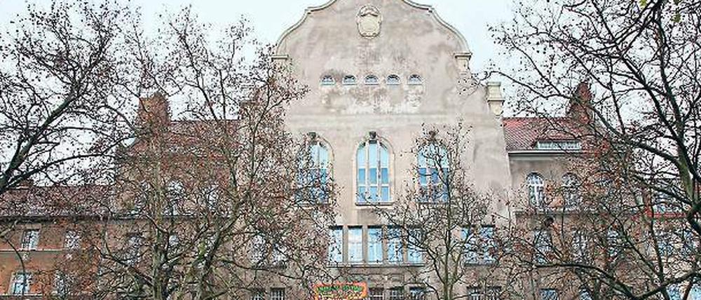 Hat viel Platz unterm Dach: Das Rosa-Luxemburg-Gymnasium in Pankow. 
