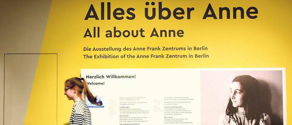 Im Anne Frank Zentrum Berlin gibt es eine neue Ausstellung: "Alles über Anne". 