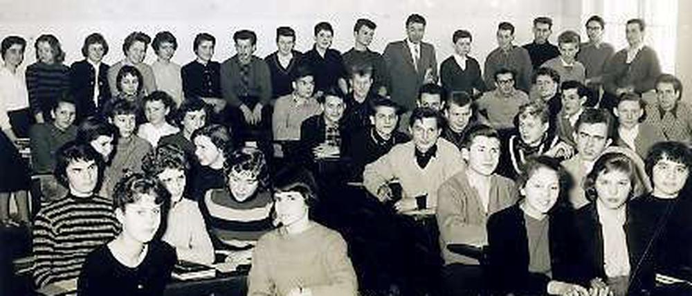 Viele der Ostklassen in West-Berlin waren proppenvoll. So auch 1959 die Klasse 11m des Bertha-von-Suttner-Gymnasiums, die später in zwei Klassen geteilt wurde.