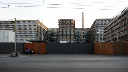 Der Eingang zur Baustelle der Zentrale des Bundesnachrichtendienstes (BND) in Berlin.