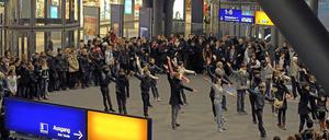 Flashmob am Berliner Hauptbahnhof.