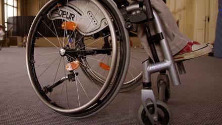 Symbolfoto zu Schulunterricht im Rollstuhl