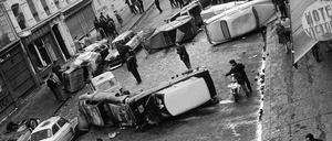 Ein Bild der Verwüstung im Studentenviertel von Paris nach den Unruhen vom 10. und 11. Mai 1968.