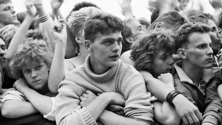 Westband-Festivalsommer 1988 auf der Radrennbahn in Berlin-Weißensee. Hinter dem Fotografen trat Big Country auf. Katarina Witt und Diether Dehm führten durch den Abend, Bryan Adams beendete ihn.