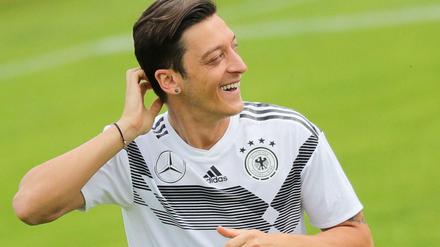 Mesut Özil bei einem Training in Italien. 