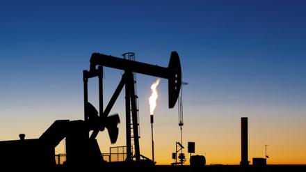 Gas als Nebenprodukt der Erdölförderung wird oftmals einfach abgefackelt.
