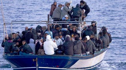 Flüchtlinge aus Afghanistan und dem Irak kommen über das türkische Mittelmeer nach Griechenland.