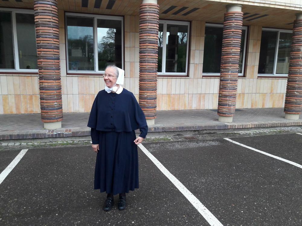 Bauhaus in Sachsen-Anhalt: Schwimmbad unterm Kirchsaal