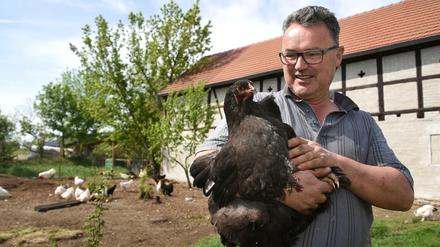 Sternegastronom Peter Frühsammer ist aufs Land gezogen, um auf seinem Hof Gemüse anzubauen und Hühner zu züchten. 