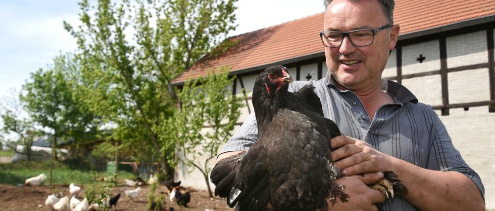 Sternegastronom Peter Frühsammer ist aufs Land gezogen, um auf seinem Hof Gemüse anzubauen und Hühner zu züchten. 