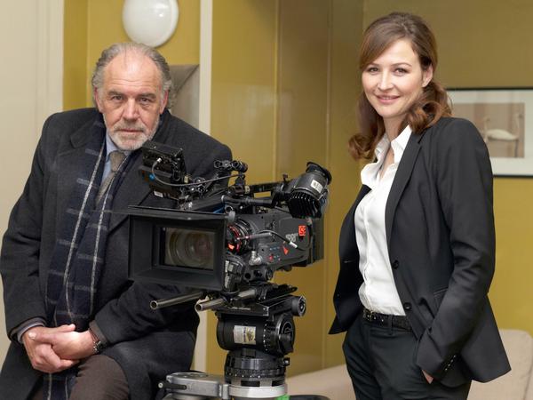 Katrin Bauerfeind stand zusammen mit Christian Kohlund für die ARD-Serie "Borcherts Fall" vor der Kamera. 