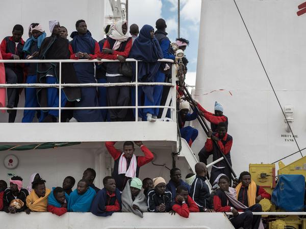 Im Mai in Salerno (Italien) an Bord der "Aquarius". Nach Angaben von SOS Mediterranee kamen mit dem Schiff 1004 Flüchtlinge. 