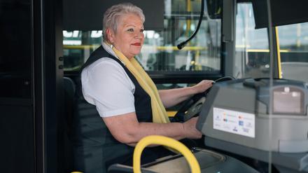 Angelika Langner, Busfahrerin, ist seit 44 Jahren bei den Berliner Verkehrsbetrieben beschäftigt.