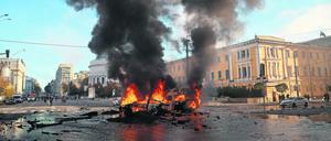 Autos brennen in Kiew.