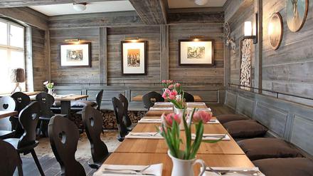 Die Geschichte des Alten Krugs Dahlem reicht bis ins 17. Jahrhundert zurück. Heute wird in dem Gasthaus modern-rustikale deutsche Küche geboten.