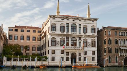 Der Palazzo Papadopoli mit dem Aman Venice vom Canal Grande aus gesehen.