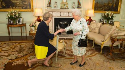 Großbritannies neue Premierministerin Theresa May bei Queen Elizabeth II. im Buckingham Palace.
