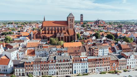 Panoramablick auf die Altstadt von Wismar, die nun Weltkulturerbe ist.