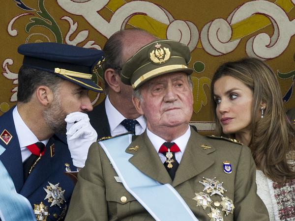 Juan Carlos mit dem heutigen Königspaar Felipe und Letizia im Jahr 2012