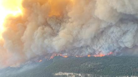 Feuer und gigantische Rauchwolken in British Columbia. Die Flammen fraßen sich bis zum Ort Lytton.