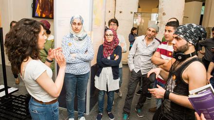 Geflüchtete als Guides. „Multaka“ bietet Museumsführungen auf Arabisch.