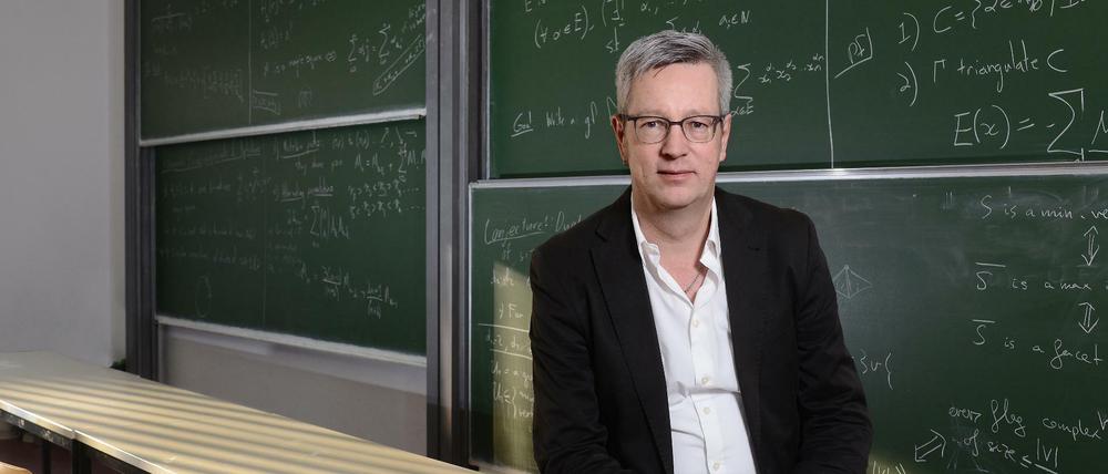 Günter M. Ziegler studierte in München und machte seinen Doktor am MIT bei Boston. Bevor er 2011 zur FU kam, arbeitete er als Professor an der TU Berlin.